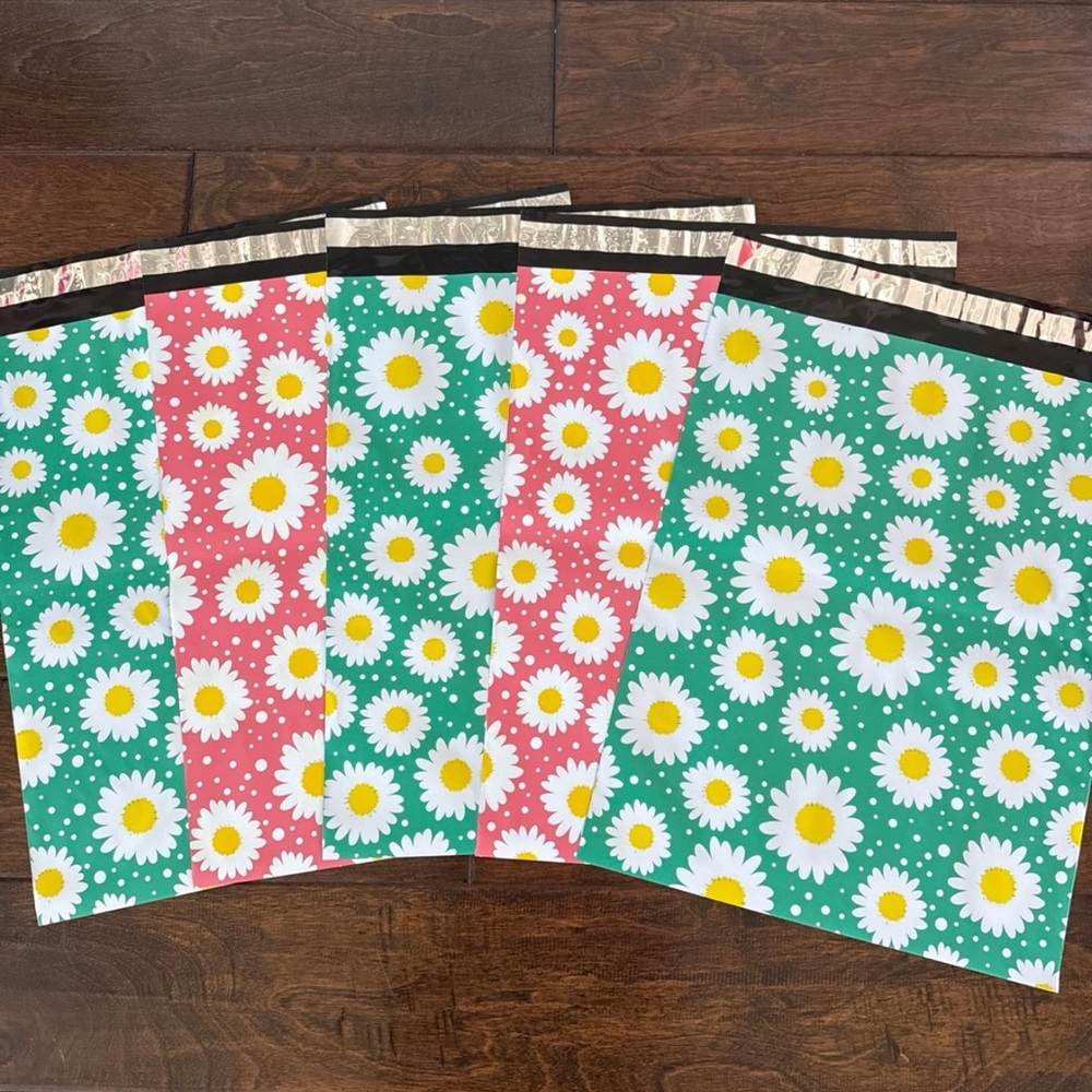 20 Pack - 12x15.5” Large Mix of Green/Pink Daisies Poly Mailers